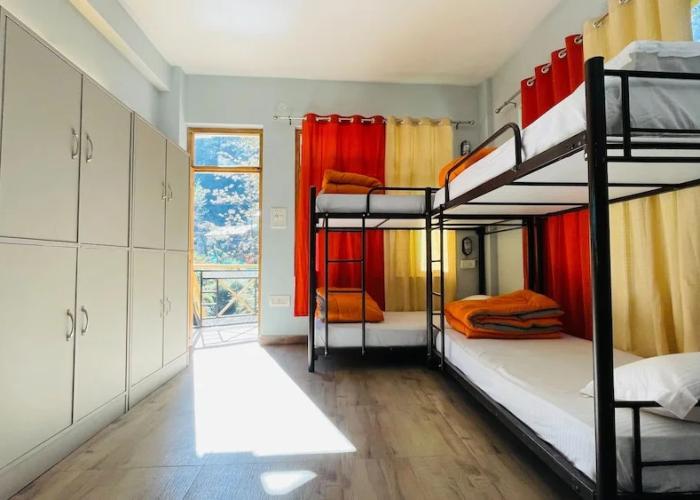 Madpackers Jibhi - Hostel