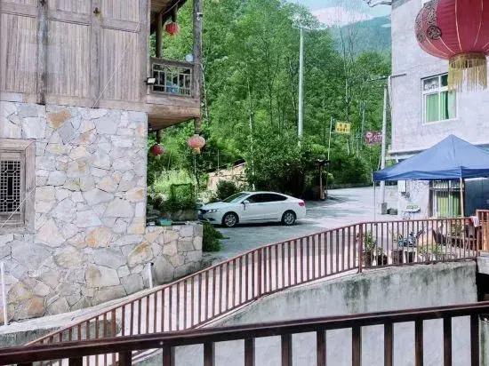 Hailuogou Yangyan Lao Jinyinshan Hotel