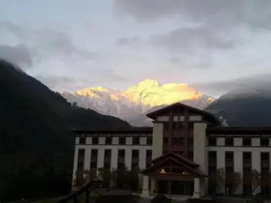 Hailuogou Pinshan Hotel
