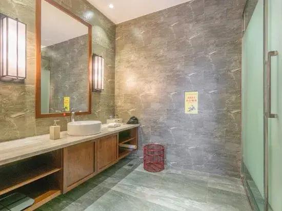 Gongga cliff Hot Spring Hotel