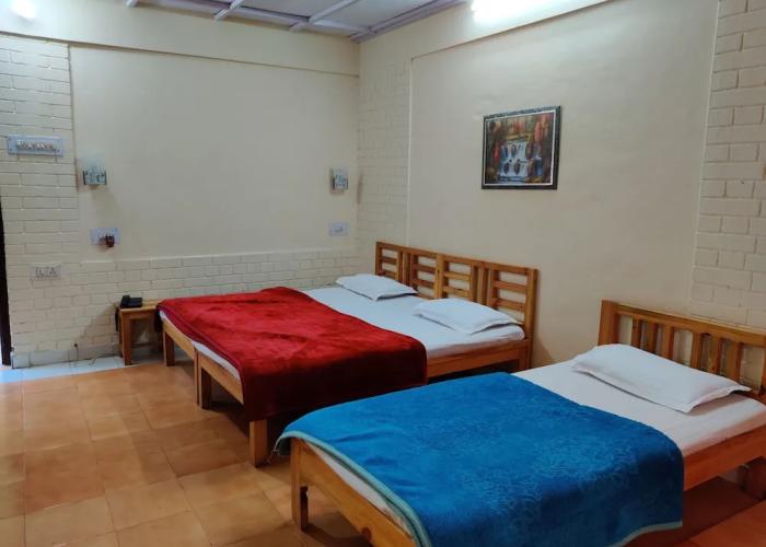 Hotel Burans And Restaurant