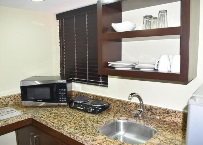 El Camino Hotel & Suites