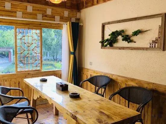 Danba yunshangzangjia Resdrt Hotel