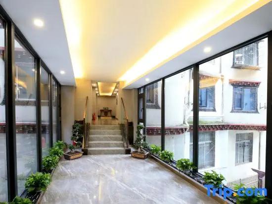 Qinghuaigu Hotel