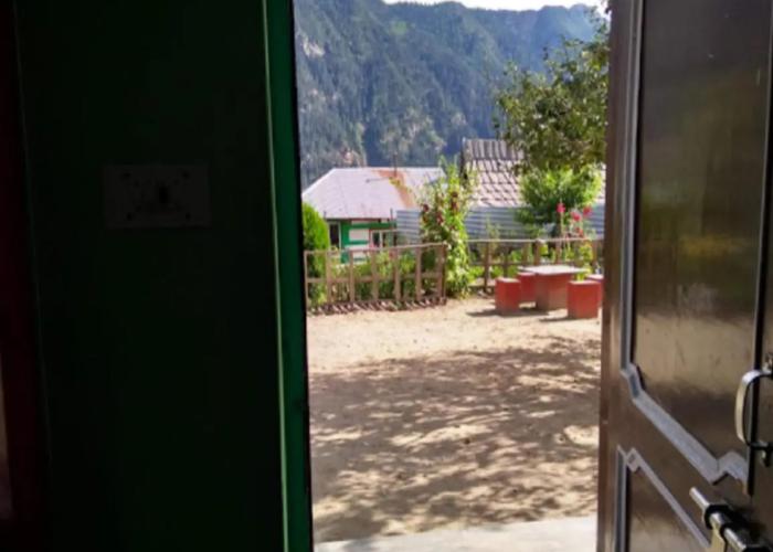 StayApart - Shruti Guest House