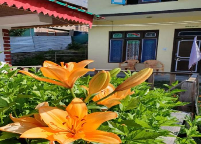 StayApart - Shruti Guest House