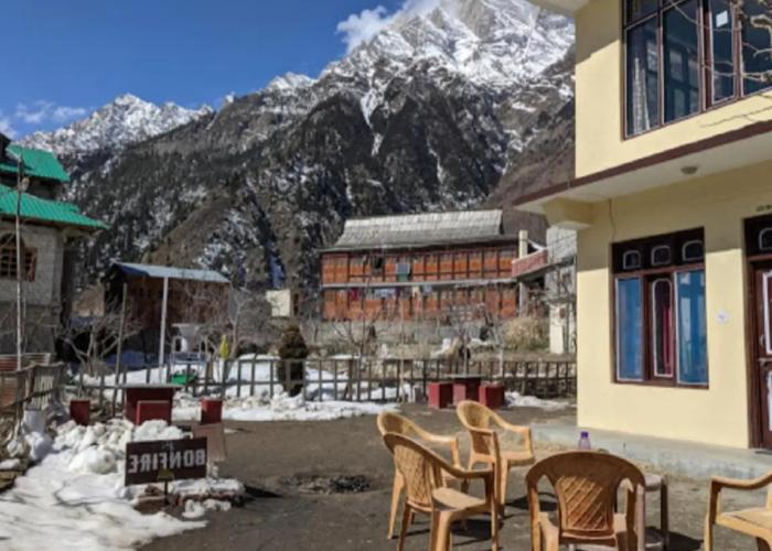 StayApart - Shruti Guest House
