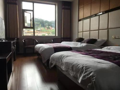 Langmusi Dingding Hotel