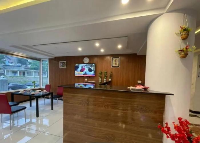 Cloud Way Hotel