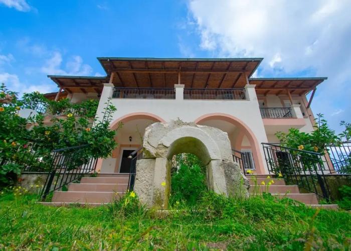 Family Private Homes with Sea View