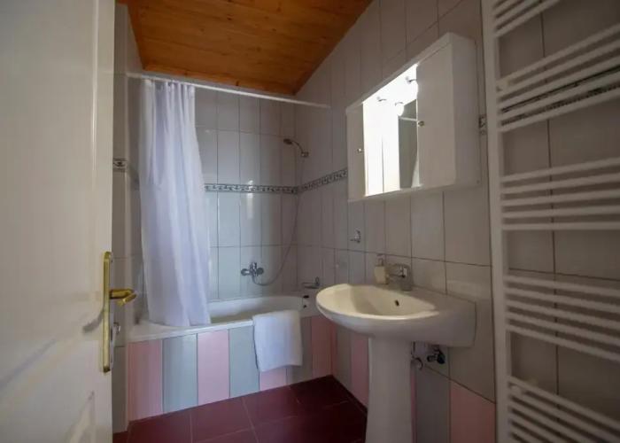 Family Private Homes with Sea View