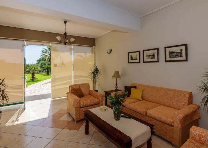 Remezzo Apartments & Studios