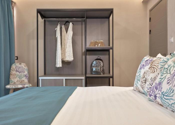 Koukounaria Hotel & Suites