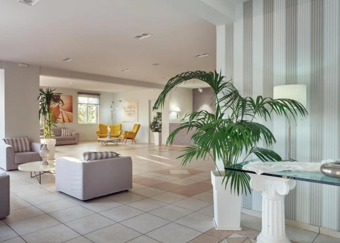Koukounaria Hotel & Suites