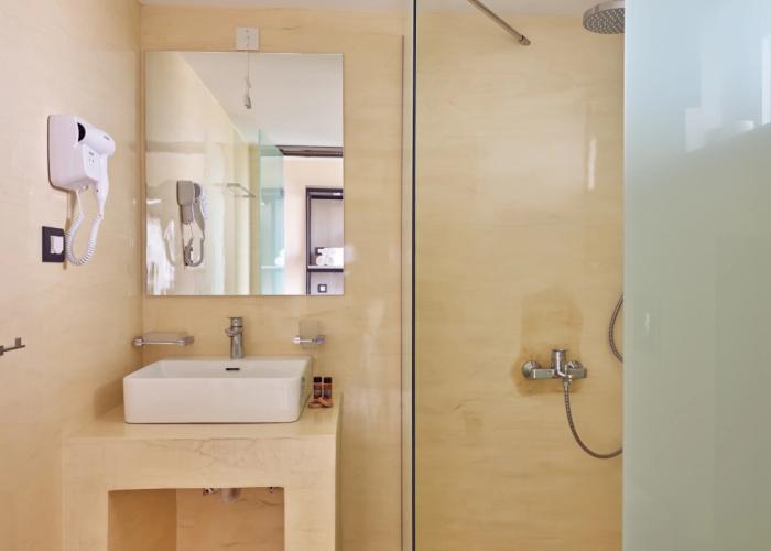 Koukounaria Hotel & Suites