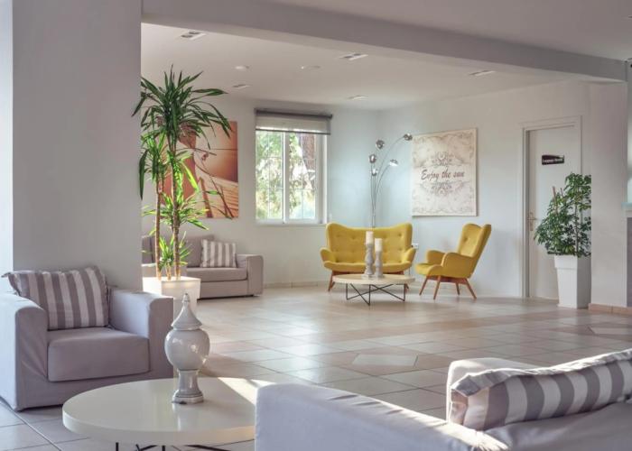 Koukounaria Hotel & Suites