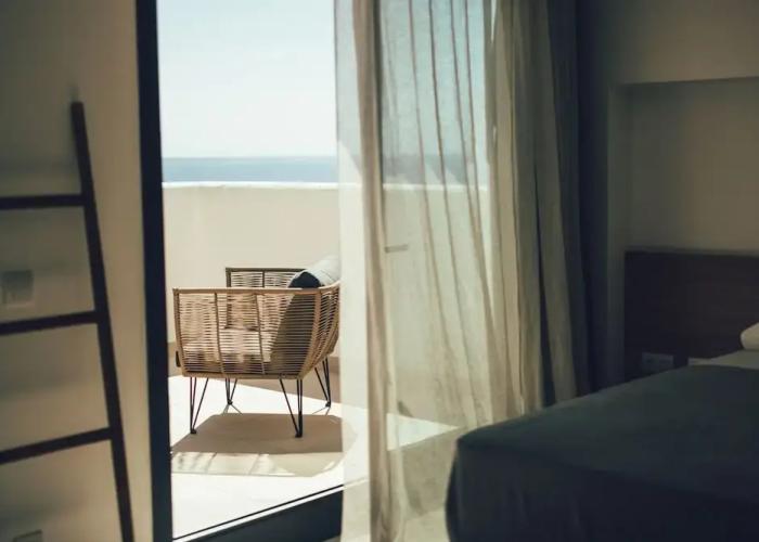Cala Lanuza Suites