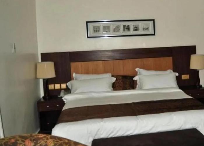 De Brass Suites Hotel