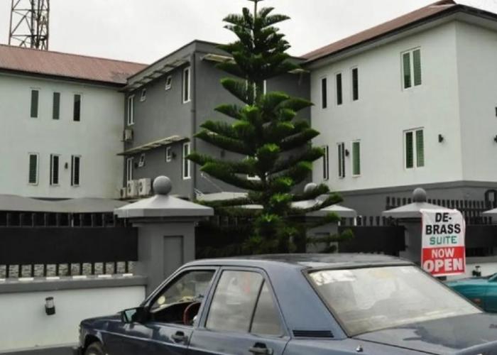 De Brass Suites Hotel