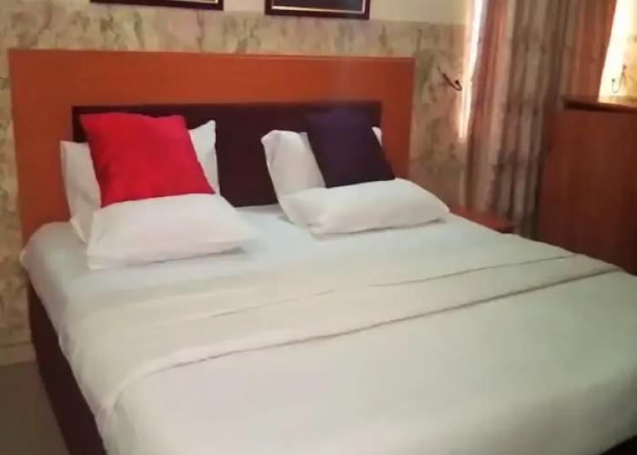 Jerry Cedarwood Guest House