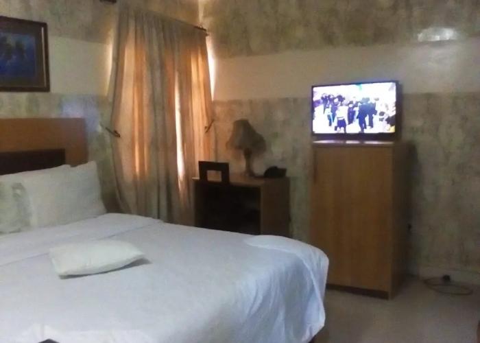 Jerry Cedarwood Guest House
