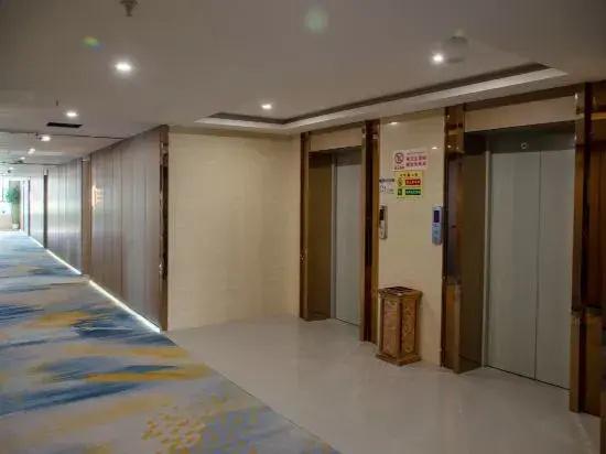 Crowne Plaza Hotel