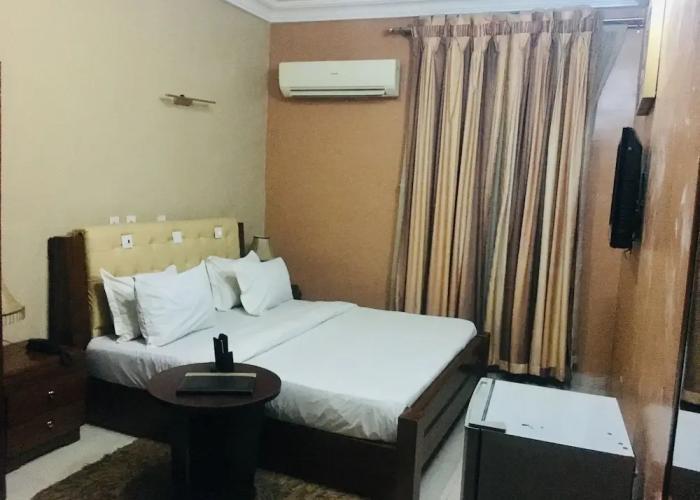 Euc Demodern Hotel & Suites
