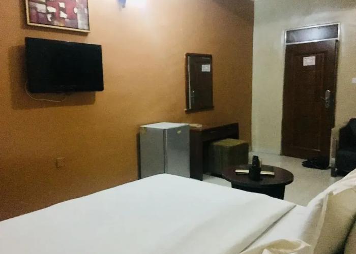 Euc Demodern Hotel & Suites