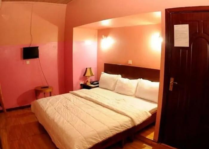 Benny Hotel