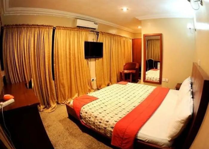 Benny Hotel