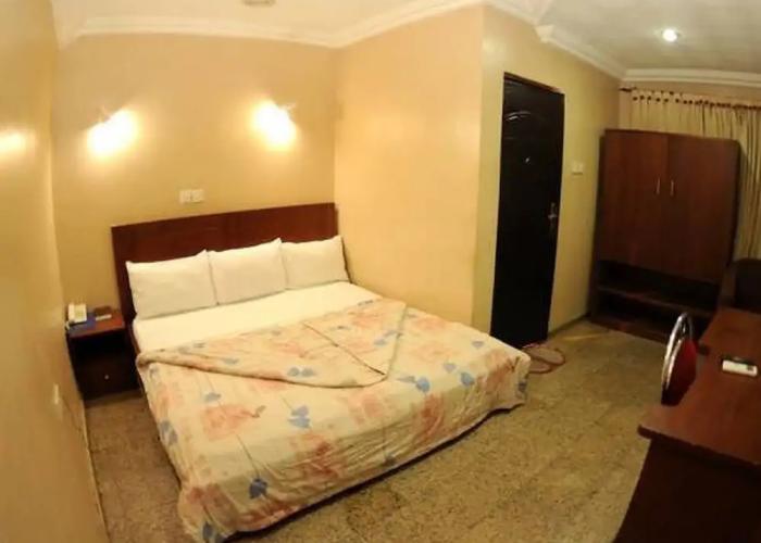 Benny Hotel
