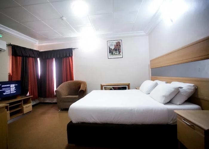 Villa Park Hotels