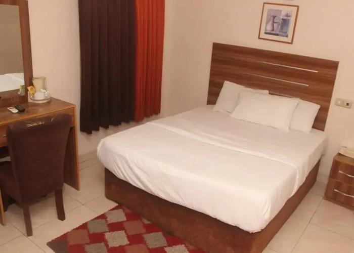 Villa Park Hotels