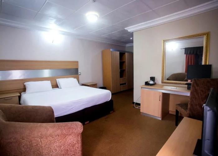 Villa Park Hotels