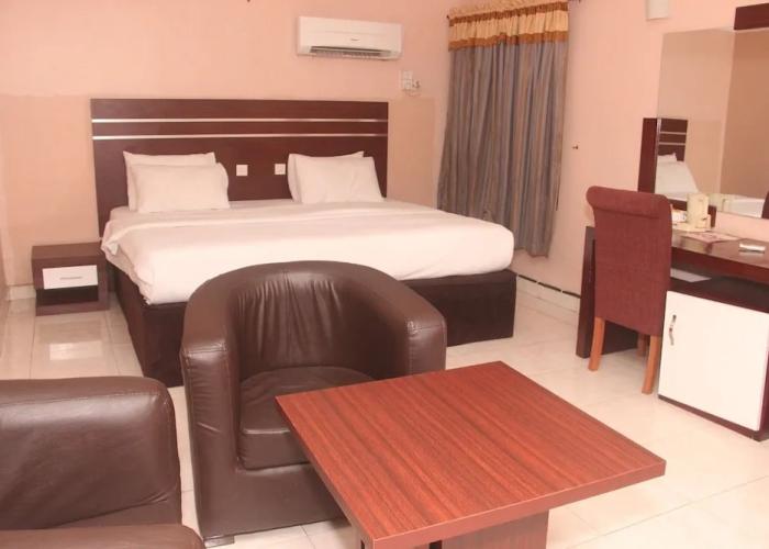 Villa Park Hotels