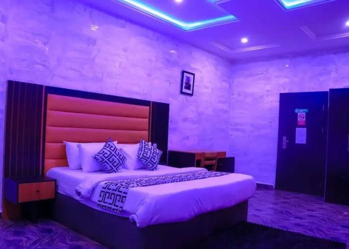 MountRoyal Centre Hotel and Suites