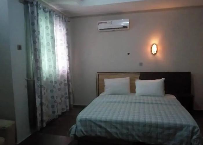 Vicmike Villa Hotel & Suites
