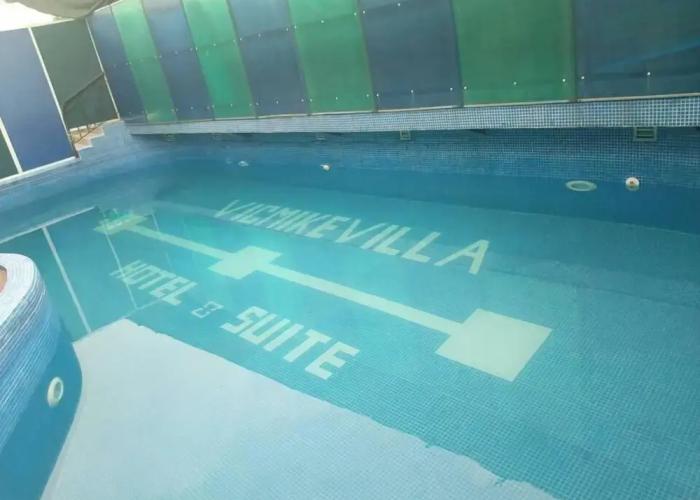 Vicmike Villa Hotel & Suites