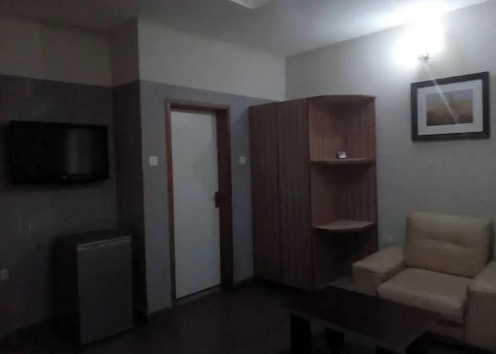 Vicmike Villa Hotel & Suites