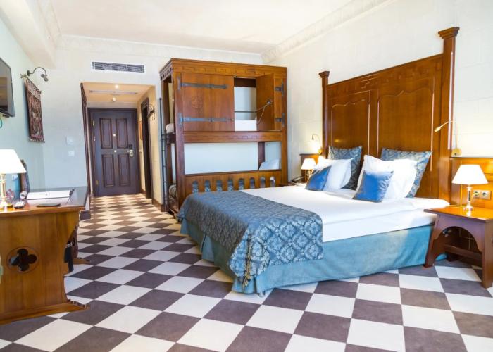 Bogatyr Hotel — Includes Sochi Park Tickets