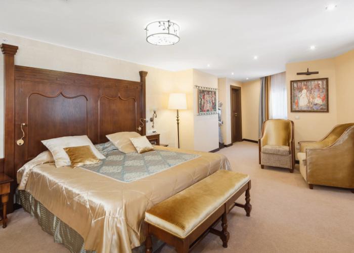 Bogatyr Hotel — Includes Sochi Park Tickets