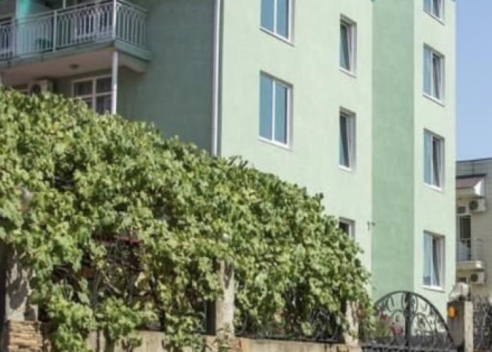 Tayver Guest House