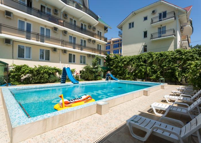 Ev Roshel Guest House