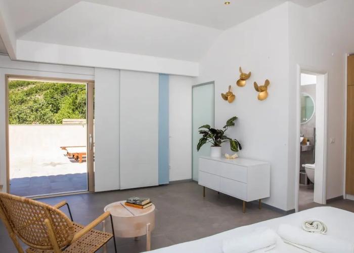 Villa Art Gallery - Six Bedroom Villa with Terrace and Swimming Pool