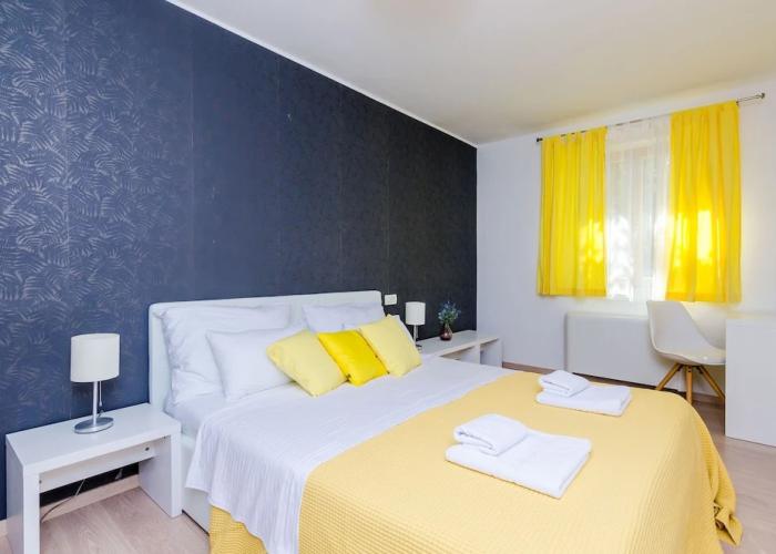 Villa Art Gallery - Six Bedroom Villa with Terrace and Swimming Pool