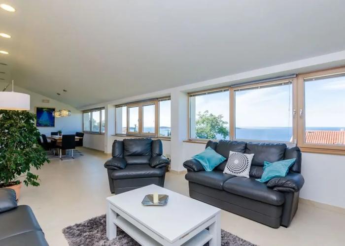 Villa Art Gallery - Six Bedroom Villa with Terrace and Swimming Pool