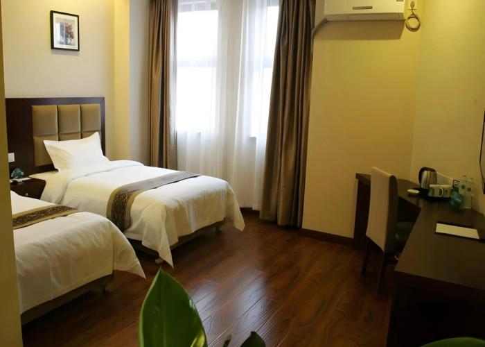 GreenTree Inn LiaoYuan Longshan District Train station Longjihuadian Hotel_