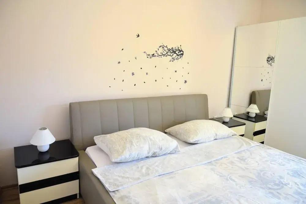 Lovely 2-bed Apartment in Vinisce, Close to Beach