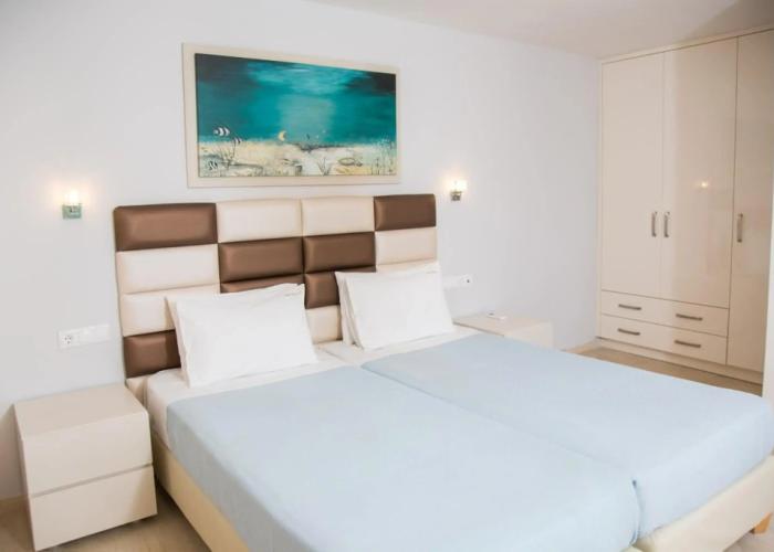 Brentanos Apartments ~ A ~ View of Paradise