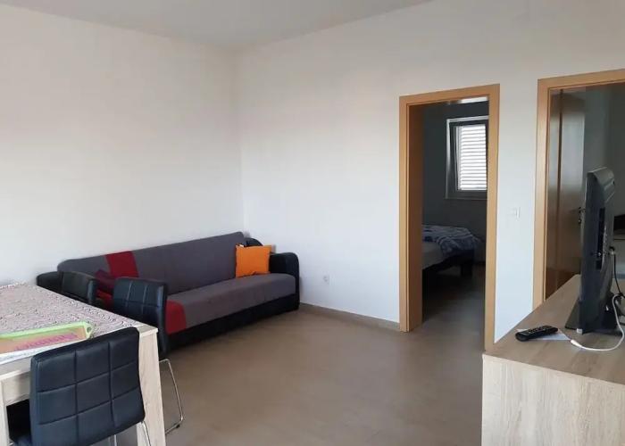 Contemporary Apartment in Neviđane near Sea